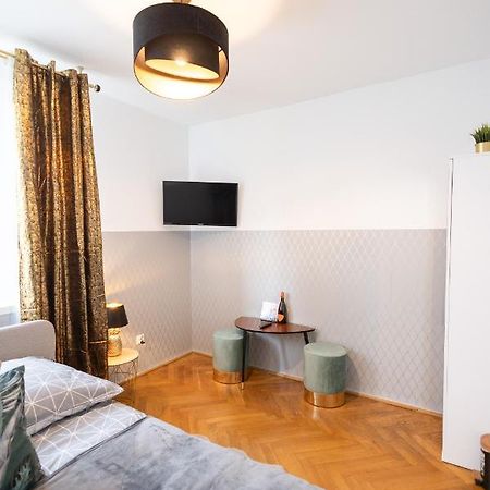 Clicktheflat Stawki Apart Rooms Варшава Екстериор снимка