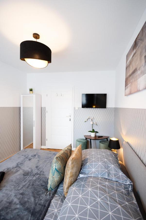 Clicktheflat Stawki Apart Rooms Варшава Екстериор снимка