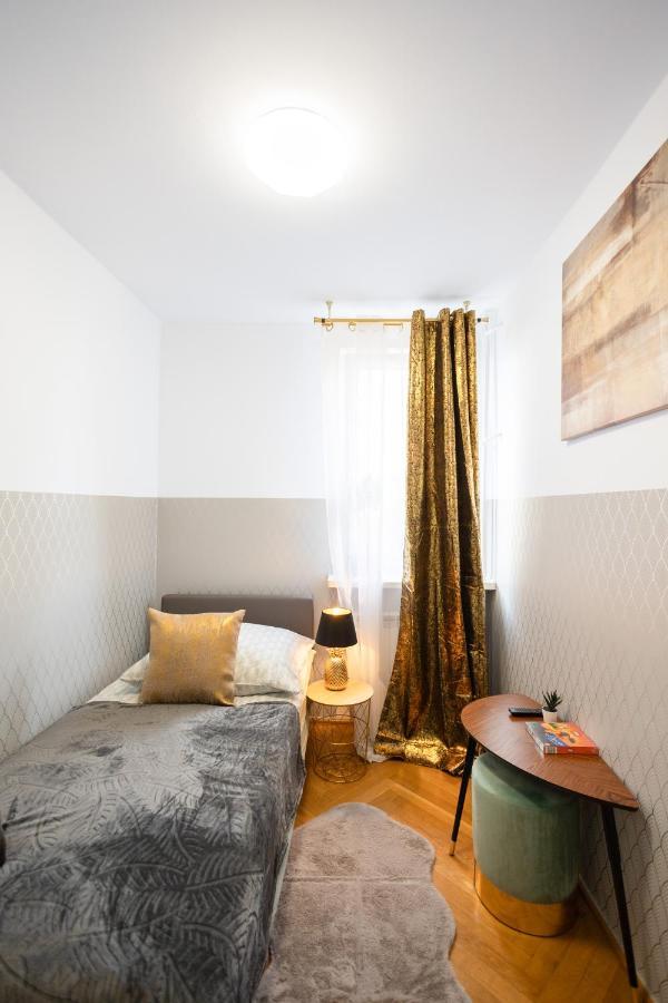 Clicktheflat Stawki Apart Rooms Варшава Екстериор снимка