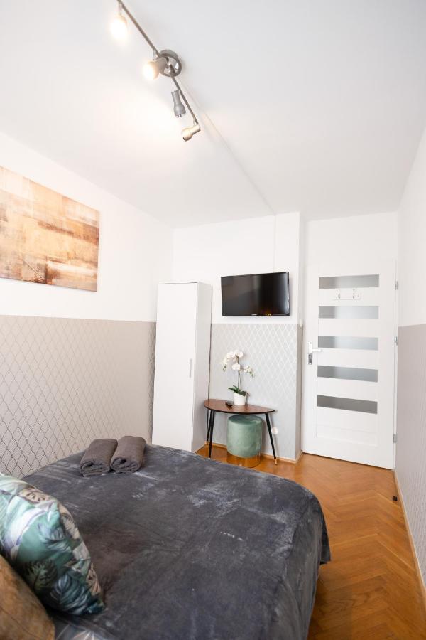 Clicktheflat Stawki Apart Rooms Варшава Екстериор снимка