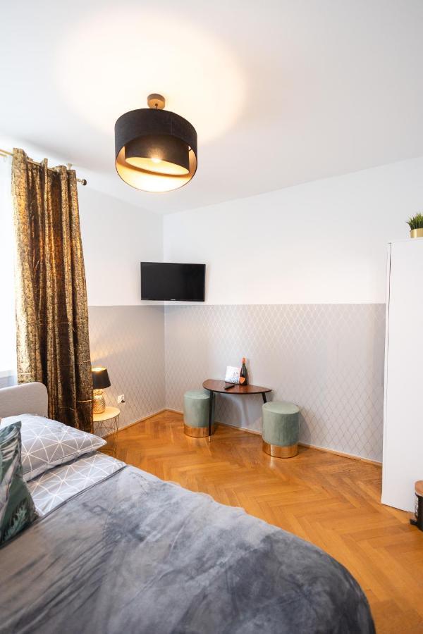 Clicktheflat Stawki Apart Rooms Варшава Екстериор снимка